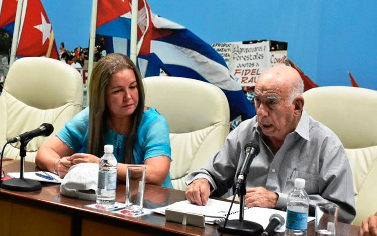 José Ramón Machado Ventura junto a Yudí Rodríguez Hernández, en Plano Extraordinario del PCC en Villa Clara.