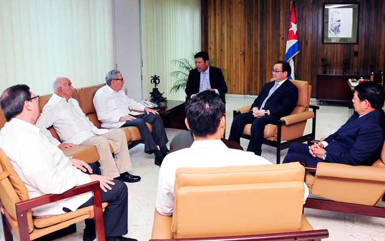 Intercambia Raúl Castro con dirigentes vietnamitas Intercambia Raúl Castro con dirigentes vietnamitas
