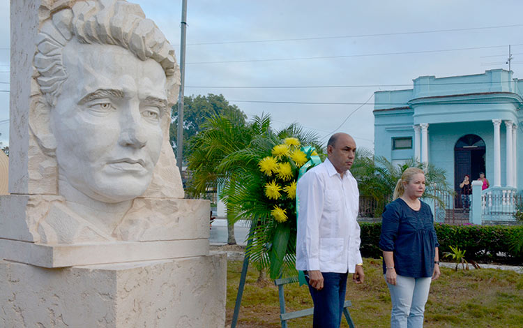 Primera secretaria del Partido y presidente del Gobierno en Villa Clara rinden homenaje a Abel Santamaría Acto provincial por el aniversario 61 del triunfo de la Revolución Cubana.
