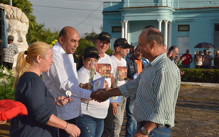 Entrega de reconocimientos en acto provincial por el aniversario 61 del triunfo de la Revolución Cubana. Entrega de reconocimientos en acto provincial por el aniversario 61 del triunfo de la Revolución Cubana.