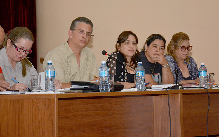Susely Morfa González, primera secretaria del Comité Nacional de la UJC, presidió la reunión. (Foto: Ramón Barreras Valdés)