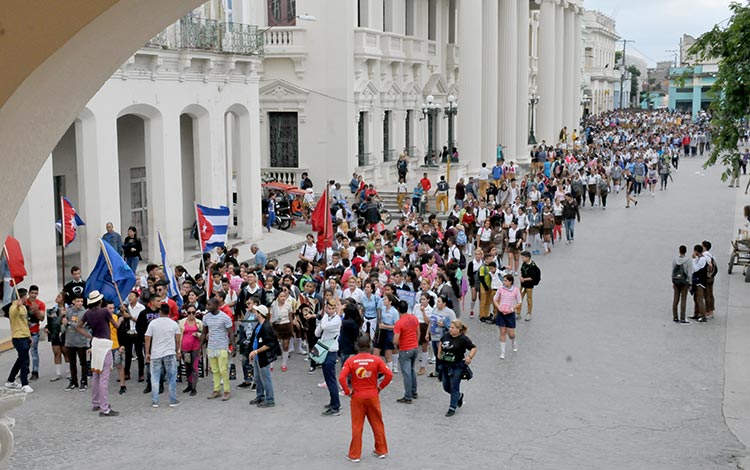 Marcha de la ruta Por la luz de tus ideas