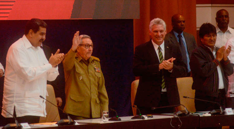 Raúl Castro Ruz, Nicolás Maduro y Miguel Dí­az-Canel en XVI Cumbre ALBA-TCP.