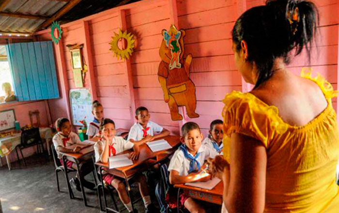 Aula de escuela rural en Cuba.