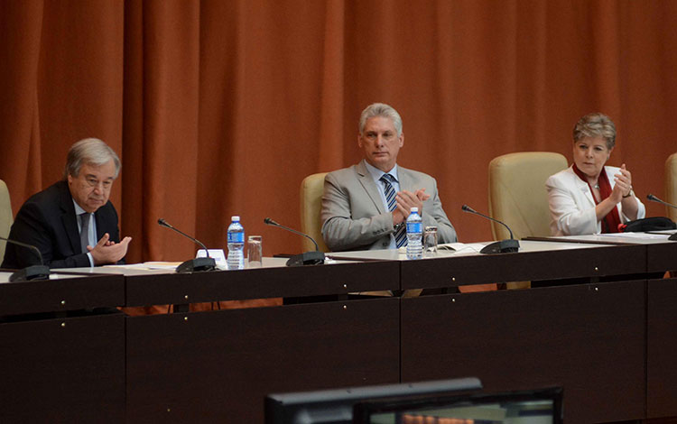 António Guterres, Miguel Dí­az-Canel y Alicia Bárcena, en 36 periódo de sesiones de la Cepal.