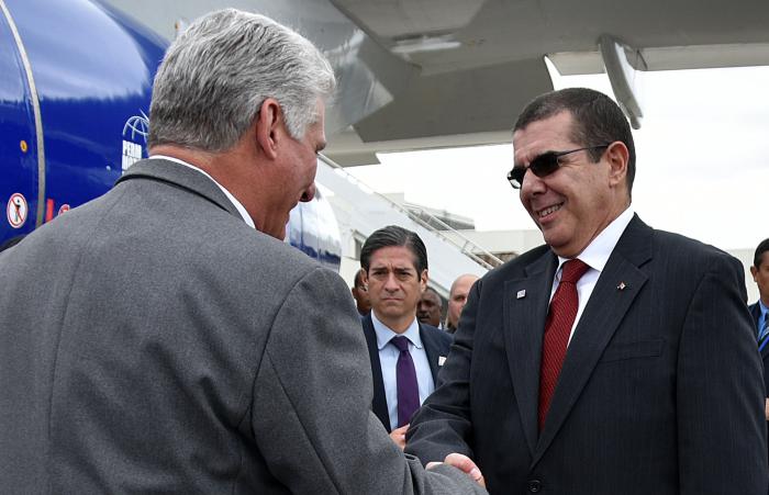 Miguel Díaz-Canel junto a José Ramón Cabañas