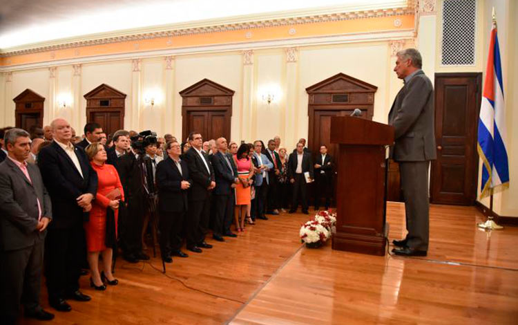 Presidente cubano, Miguel Díaz-Canel, habla a emigrados cubanos en Estados Unidos. Presidente cubano, Miguel Díaz-Canel, habla a emigrados cubanos en Estados Unidos.