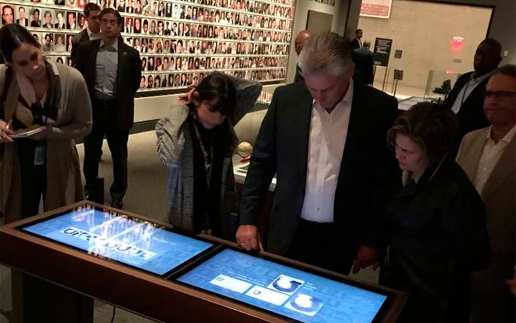 Presidente cubano, Miguel Díaz-Canel, rinde homenaje a víctimas del ataque terrorista del 11 de septiembre en Nueva York. Presidente cubano, Miguel Díaz-Canel, rinde homenaje a víctimas del ataque terrorista del 11 de septiembre en Nueva York.