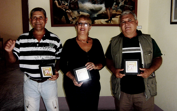 Fernando Mayea, Ana Julia Martel y Jesús Álvarez, trabajadores de la emisora CMHW, de Villa Clara.