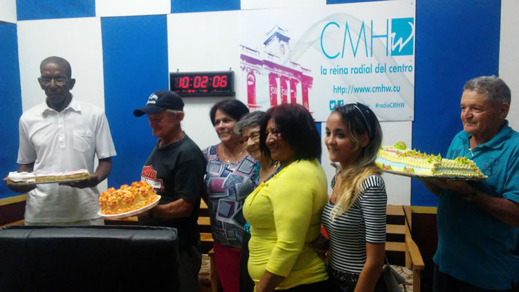 Oyentes del programa Qué noche, de la CMHW, de Villa Clara. Oyentes del programa Qué noche, de la CMHW, de Villa Clara.