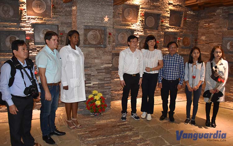 Delegación de periodista vietnamitas