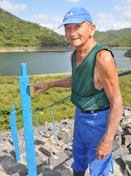 íngel Rodríguez, el Papa, trabajador de la presa Jibacoa. íngel Rodríguez, el Papa, trabajador de la presa Jibacoa.