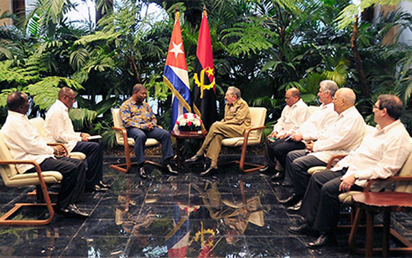 Raúl Castro Ruz recibió a enviado especial del presidente de Angola.