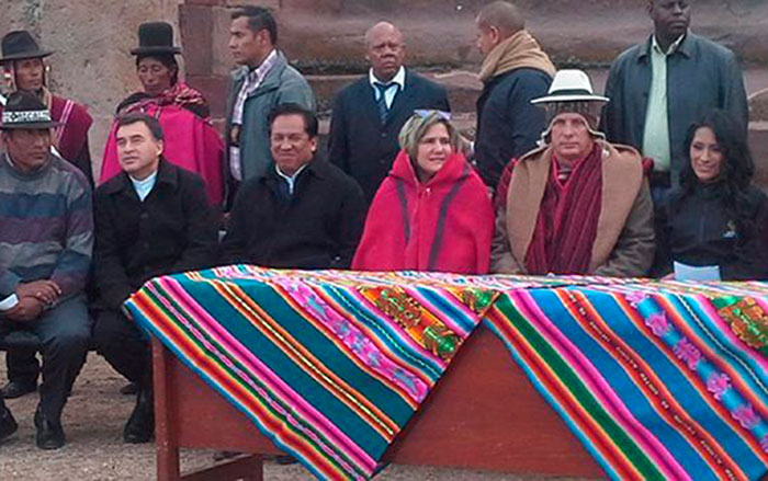 Miguel Díaz-Canel en ceremonia ancestral en Tiwanaku, Bolivia. Miguel Díaz-Canel participó en una ceremonia ancestral en Tiwanaku.