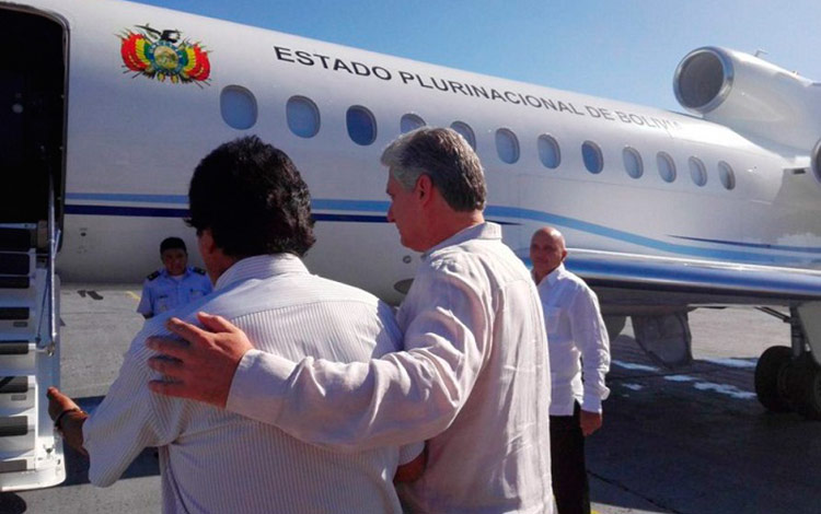 Miguel Dí­az-Canel despide a Evo Morales tras su visita a Cuba.