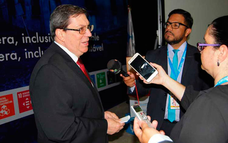 Canciller cubano, Bruno Rodríguez Parrilla, ofrece declaraciones a la prensa.