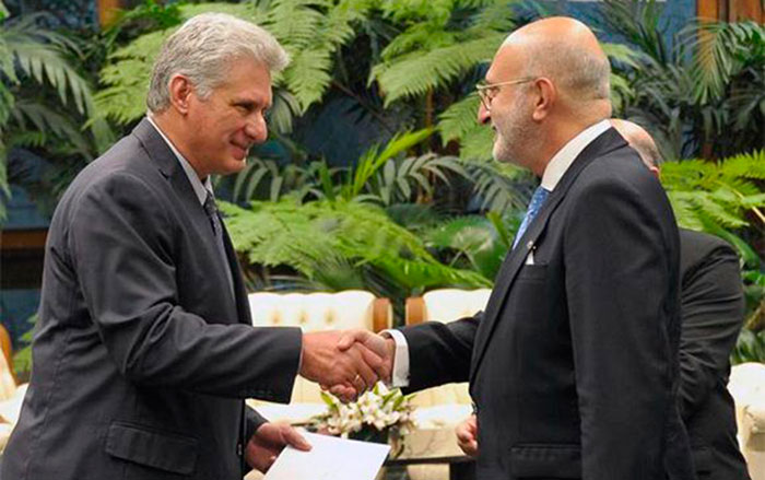 Embajador presenta cartas credenciales a presidente de Cuba, Miguel Dí­az-Canel Bermúdez.c
