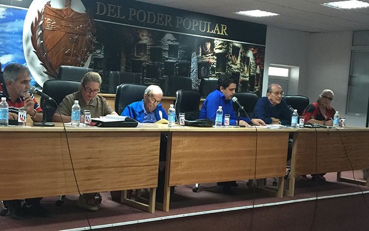 Conferencia de Ricardo Alarcón y Rodolfo Dávalos sobre la ley Helms-Burton.