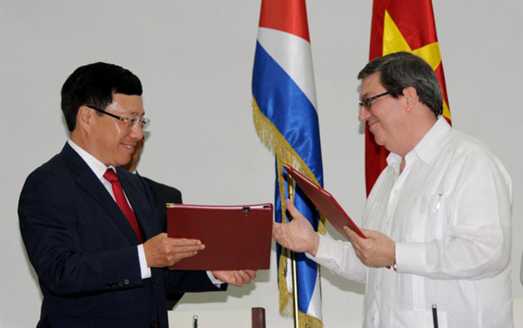 Bruno Rodríguez y Phan Binh Minh, cancilleres de Cuba y Vietnam, respectivamente. Bruno Rodríguez y Phan Binh Minh, cancilleres de Cuba y Vietnam, respectivamente.