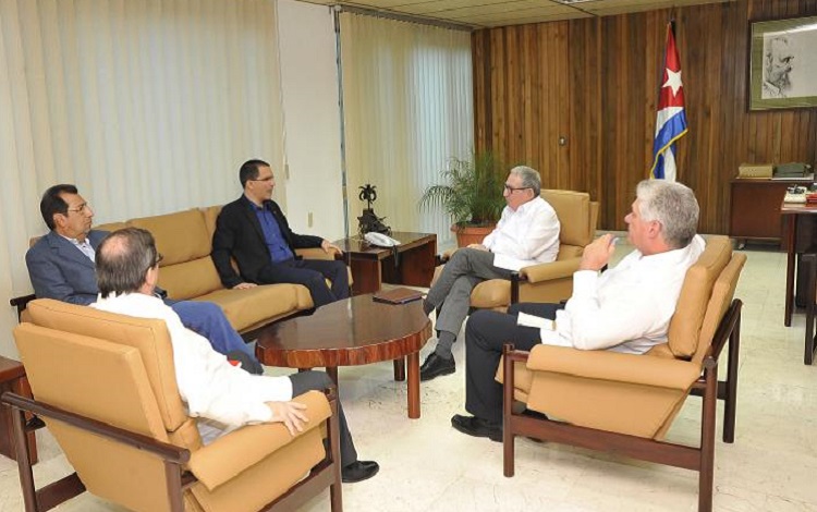 Recibieron Raúl y Díaz-Canel al Canciller de Venezuela