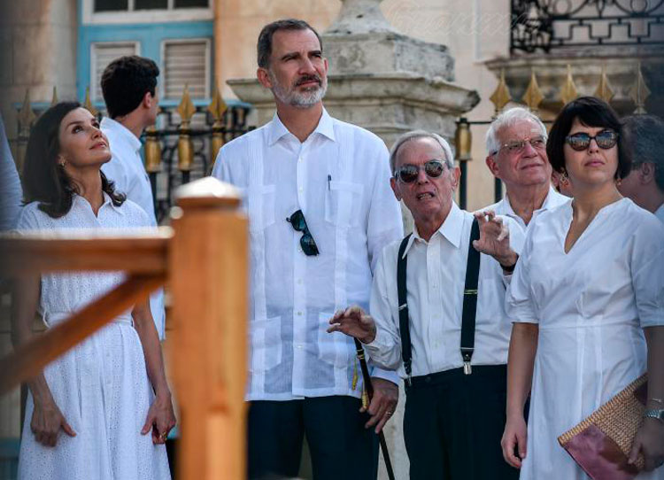 Eusebio Leal dialoga con los reyes de España durante recorrido por el centro histórico de La Habana. Eusebio Leal dialoga con los reyes de España durante recorrido por el centro histórico de La Habana.