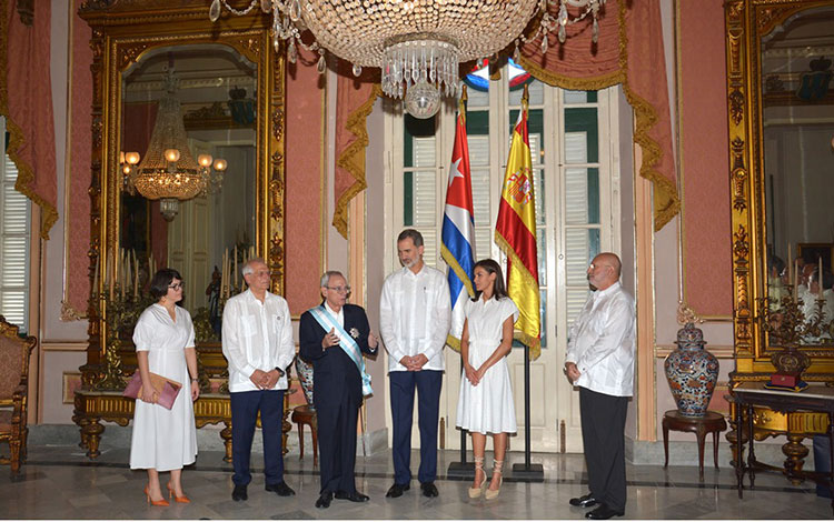Reyes de España junto a Eusebio Leal. Reyes de España junto a Eusebio Leal.