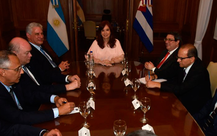 Reunión de la parte cubana con Cristina Fernández Reunión de la parte cubana con Cristina Fernández
