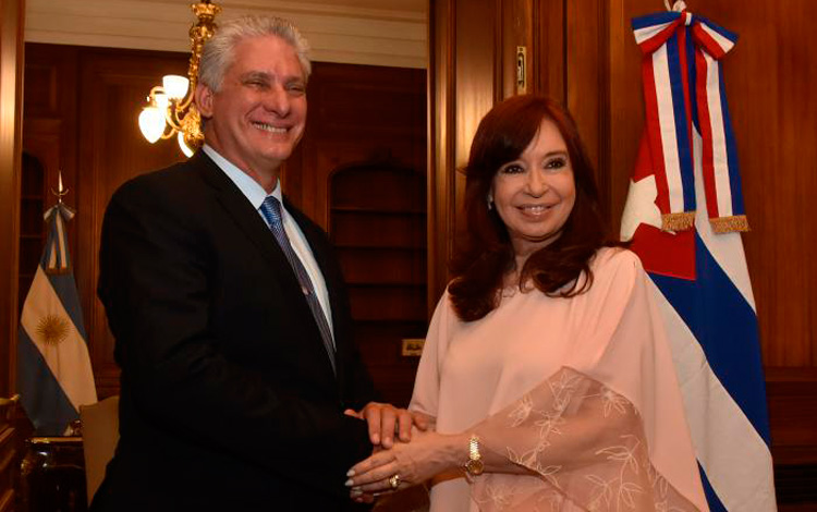 Presidente cubano junto a Cristina Fernández Presidente cubano junto a Cristina Fernández