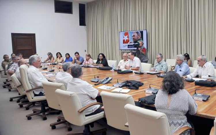 Díaz Canel se reúne con el Minsap