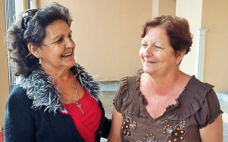 Dra. María del Carmen Rodríguez Gallo Trespalacios y su enfermera Maritza Díaz Albelo Dra. María del Carmen Rodríguez Gallo Trespalacios y su enfermera Maritza Díaz Albelo