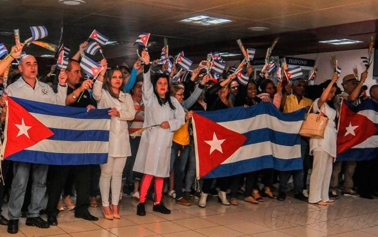 Médicos cubanos