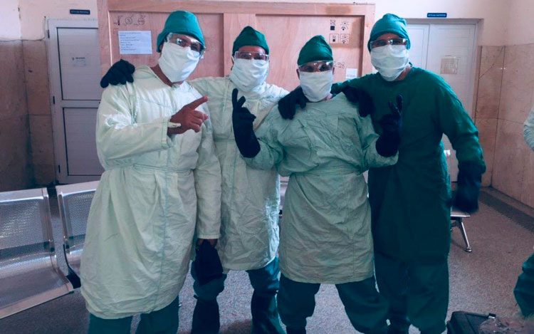 Trabajadores de Copextel en el hospital Celestino Hernández