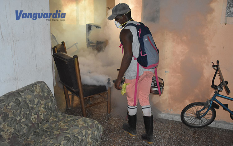Fumigación en Villa Clara