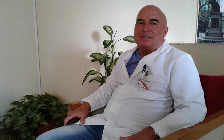 El doctor Armando Eugenio Iglesias Yera, presidente del Capítulo Provincial de la Sociedad Cubana de Obstetricia y Ginecología
