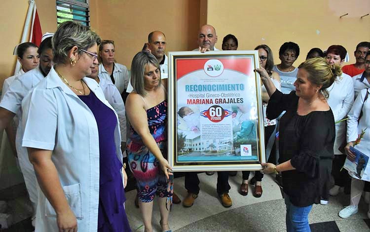 Reconocimiento del Partido y el Gobierno de Villa Clara al hospital ginecobstétrico Mariana Grajales por sus 60 años de labor.