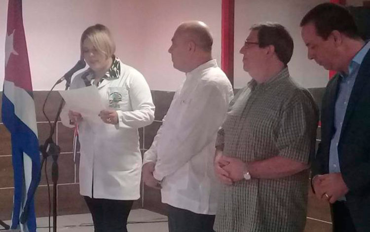 Doctora Nirza García habla en nombre de cooperantes cubanos en Bolivia. Doctora Nirza García habla en nombre de cooperantes cubanos en Bolivia.