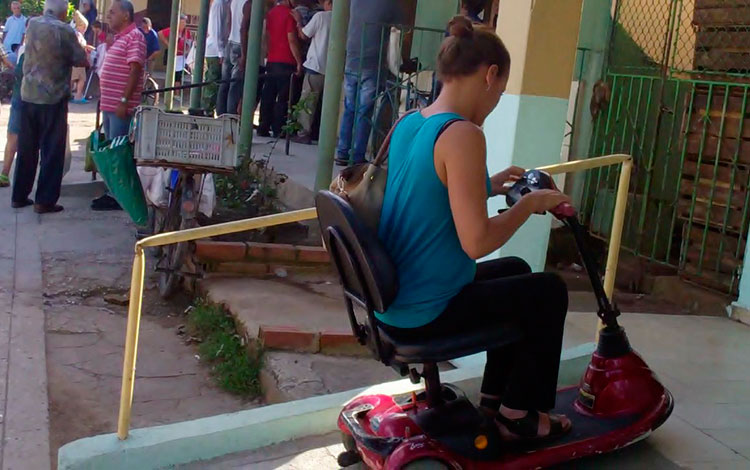 Rampa para discapacitados, reparto Capiro, Santa Clara.