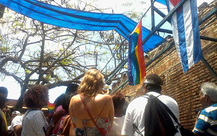 Santaclareños esperan bendición de Iglesia de la Comunidad Metropolitana de Cuba. Santaclareños esperan bendición de Iglesia de la Comunidad Metropolitana de Cuba.