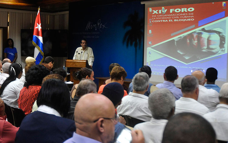 Foro de la sociedad civil cubana contra el bloqueo.