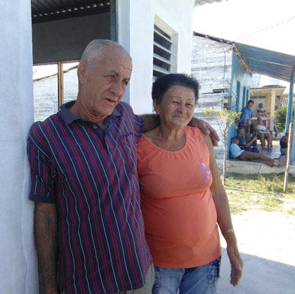 Santa y Melanio, vecinos de Aguada de Moya, en Camajuaní, Villa Clara. Santa y Melanio, vecinos de Aguada de Moya, en Camajuaní, Villa Clara.
