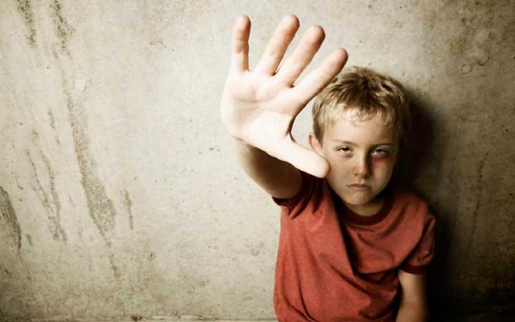 Niño maltratado Niño maltratado