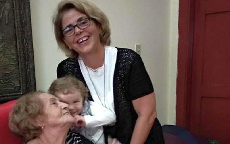Foto familiar reciente de María Teresa Valdés.