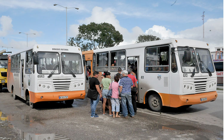 Parada de ómnibus en Santa Clara.