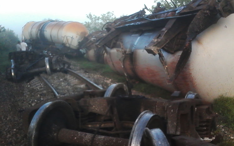 tren de carga descarrilado en Villa Clara