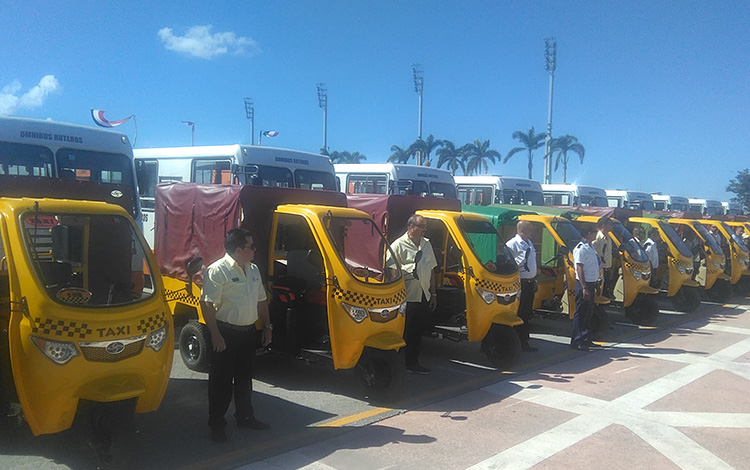 Nuevas guaguas Diana y motonetas para Santa Clara.