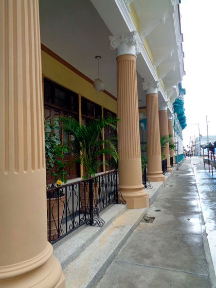 Fachada del Hotel Central, en Santa Clara.