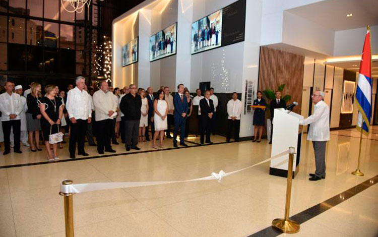 Eusebio Leal habla en inauguración del hotel Iberoestar Grand Packard.