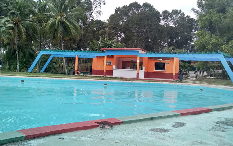 Piscina de la instalación de Campismo Popular Arcoíris. Piscina de la instalación de Campismo Popular Arcoíris.