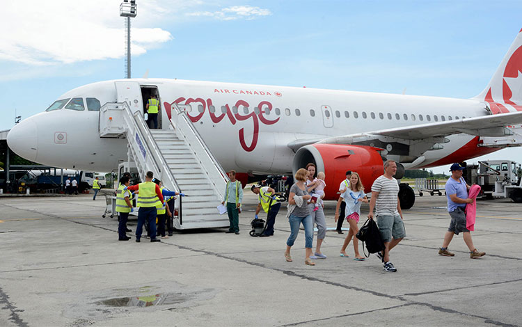 Aeropuerto Internacional Abel Santamaría