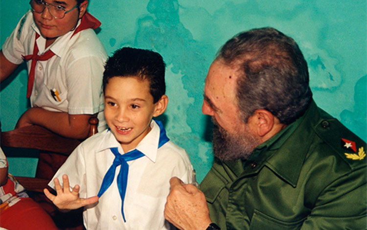 Fidel Castro junto al niño Elián González.
